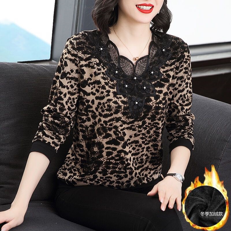 Korean-style V-neck loose-fitting slimming fashionable leopard print lace long-sleeve fleece-lined thickened top for middle-aged women Korean-style V-neck loose-fitting slimming fashionable leopard print lace long-sleeve fleece-lined thickened top for middle-aged women