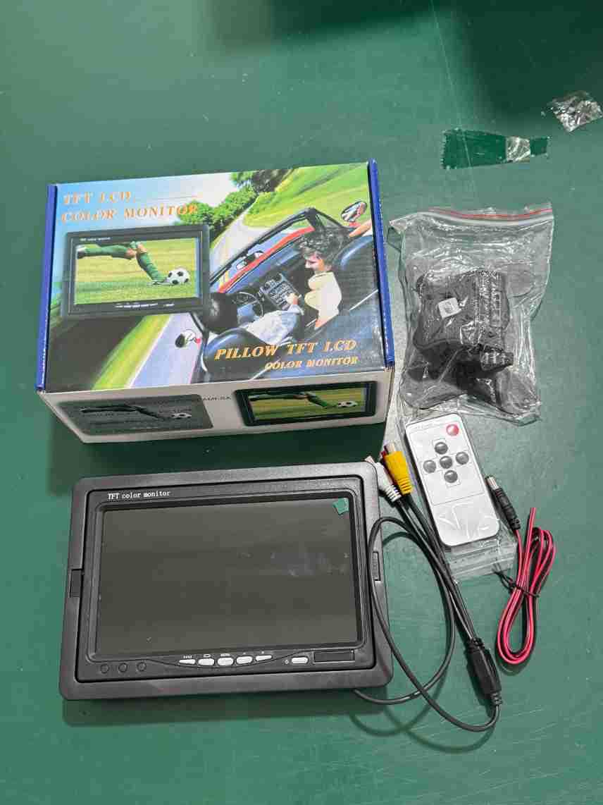 Universal truck 7 inch CCD car HD AV display car reversing image 12V car monitoring