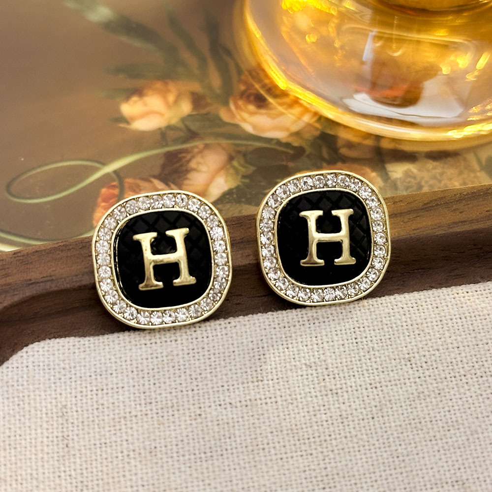 Pendientes de letras H geométricas con incrustaciones de diamantes de fragancia pequeña, pendientes de alta calidad indoloros sin agujeros para las orejas, pendientes de temperamento de moda de lujo ligero