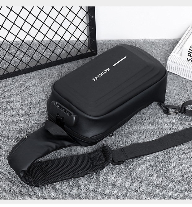 2024 Spring Sports chest backpacks, cross-border wholesale USB charging port bags, men's crossbody bags, fashionable single-shoulder bags undefined