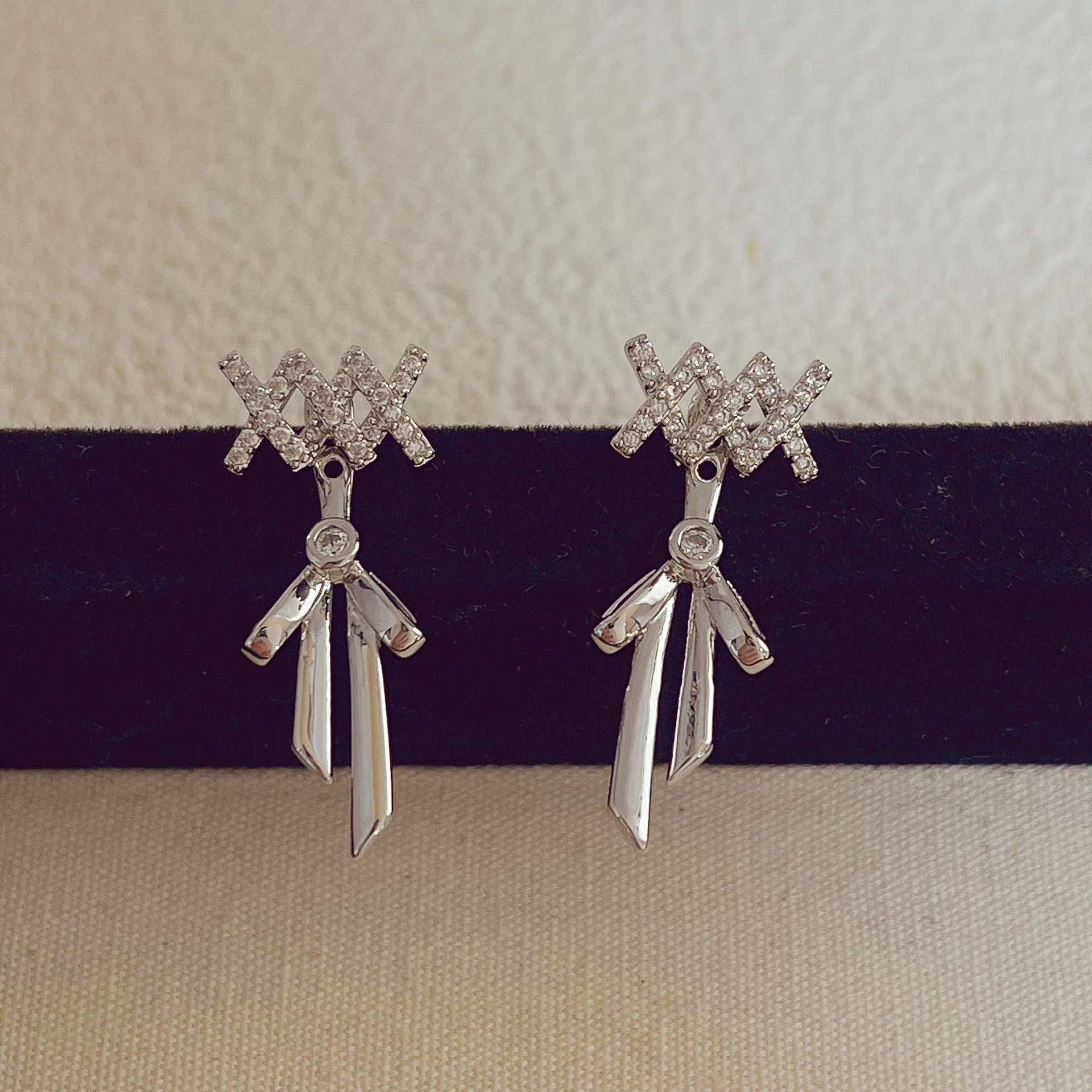 F8334 실버 크로스 리본 귀걸이