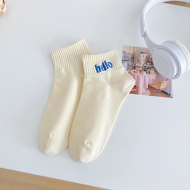 Calcetines de verano mujeres bordadas letras de color sólido peinadas calcetines de algodón estilo universitario coreano versátil calcetines de mujer Zhu Yanye