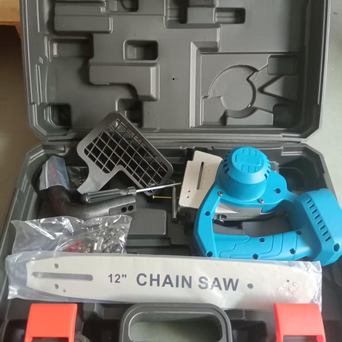 12寸无刷锂电锯无线充电电链锯家用园林小型便携式手动切割伐木锯