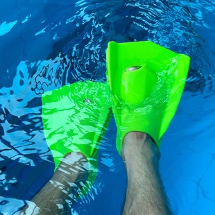 2025 new silicone flippers professional swimming diving training frog shoes snorkeling equipment adult short flippers in stock