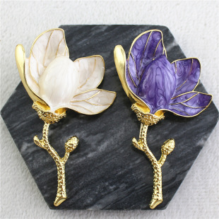 Western Middle Ancient High-grade Enamel Color Magnolia Brooch Retro Court Style Classic Temperament All-match Corsage Free Shipping