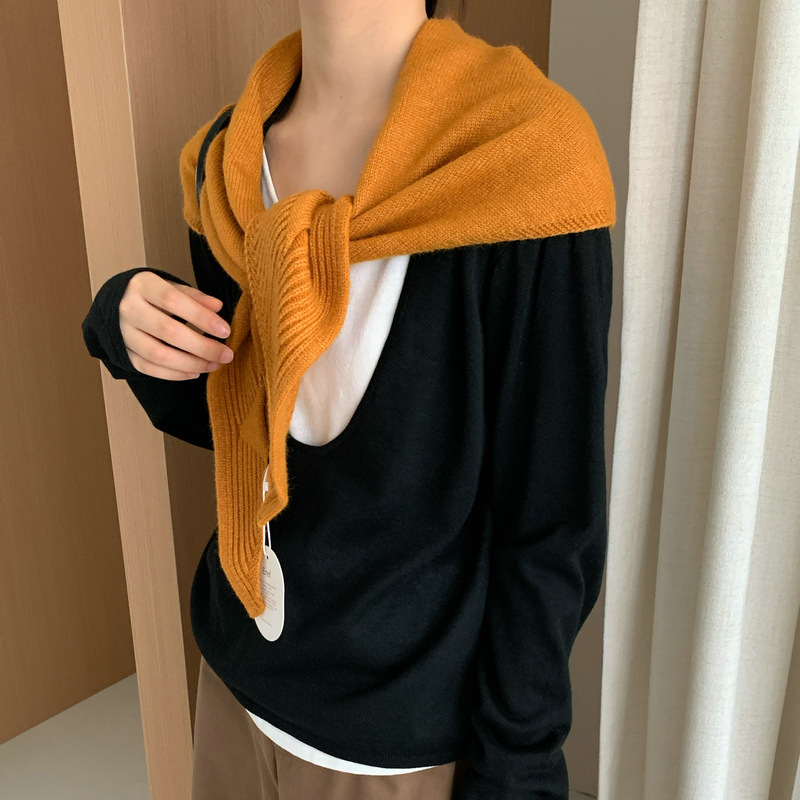 含羊毛三角巾披肩女秋冬季新款百搭简约空调披肩高级感头巾围巾|undefined