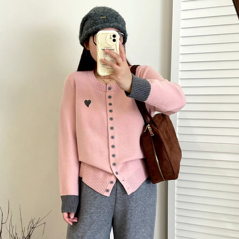 Plus-Size Women's Color-Block Long-Sleeve Top with Embroidered Heart Design, Winter 2026 Knit Cardigan for Chubby Women 23255