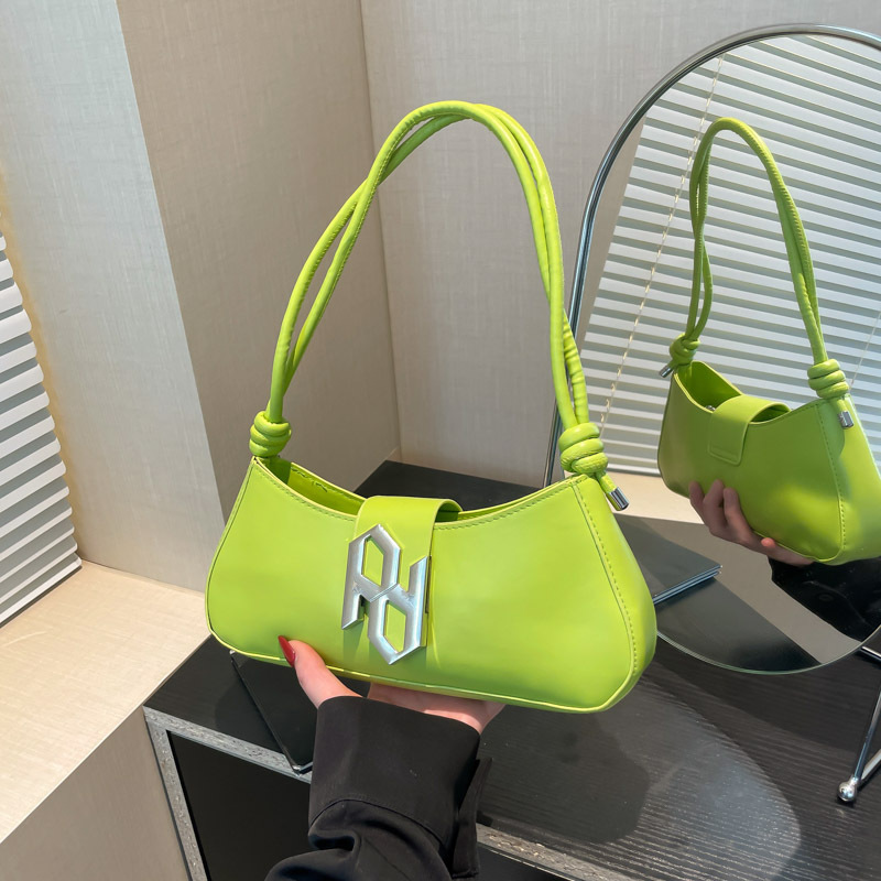 2024 otoño e invierno nuevo estilo francés textura de nicho bolso de axila moda bolso de hombro de luna nueva bolso de mano de todo fósforo de viaje