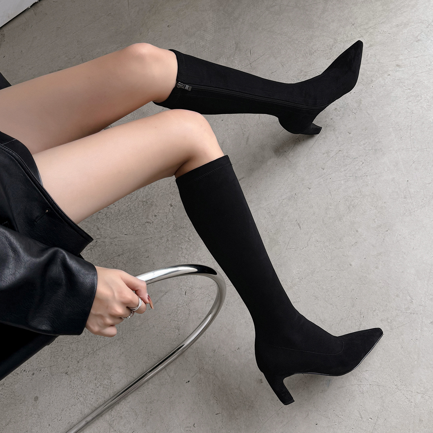 Boot nữ cổ cao da lộn mũi nhọn gót dày ôm chân — Lớp lót đơn màu mơ