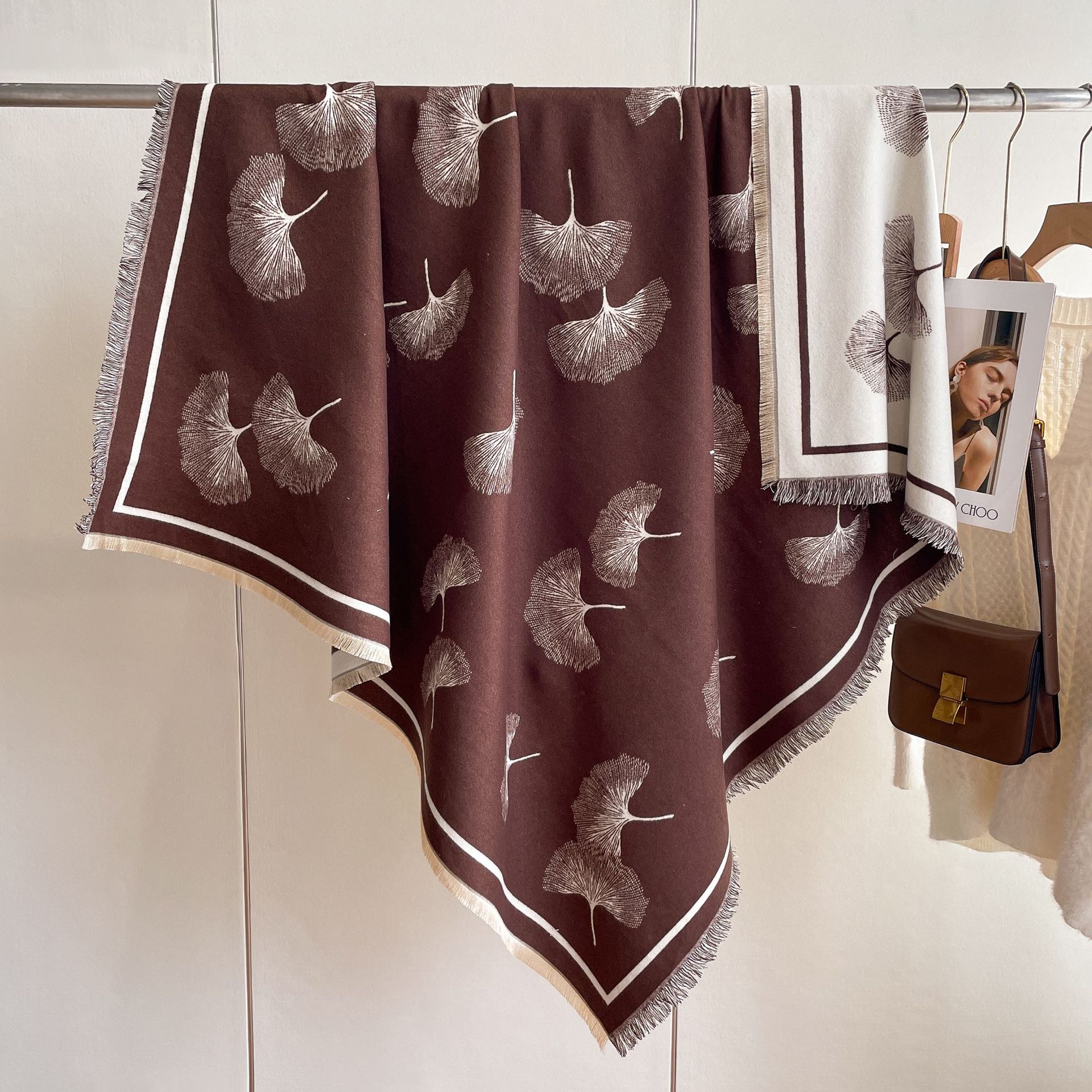 2023 nueva hoja de ginkgo jacquard bufanda cuadrada de gran tamaño artístico retro bufanda de Cachemira para mujer chal cálido exterior