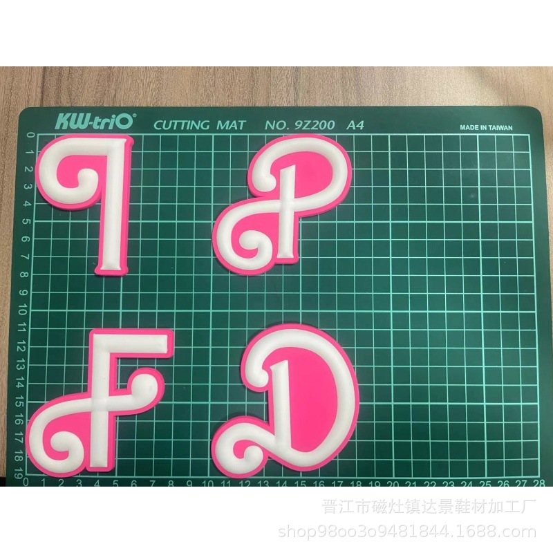 Botones de zapatos rosados con letras grandes, botones de botones, botones de botones