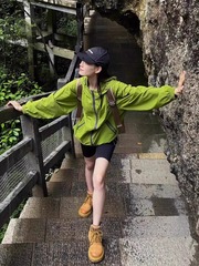 户外冲锋衣外套女宽松春秋新款女装外搭薄款徒步防晒衣休闲上衣秋