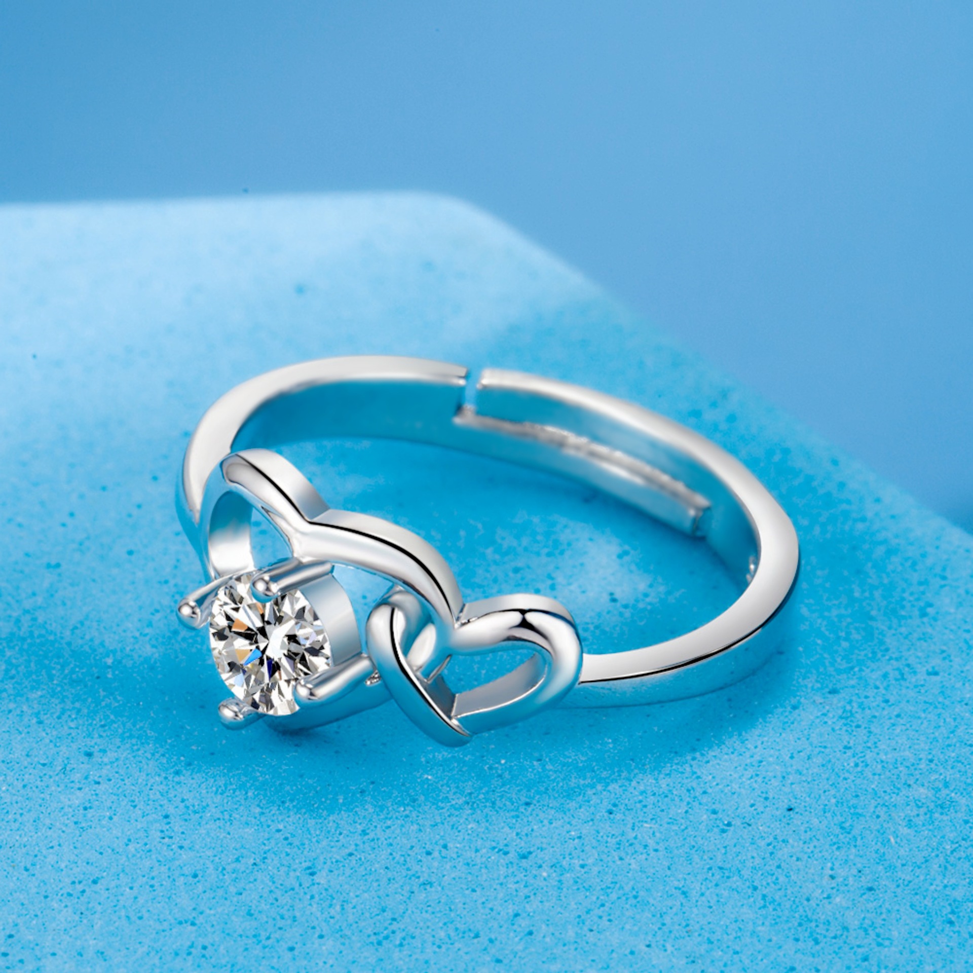 Designer Double Heart Ring With Diamond And Zircon Inlay Women_voghion.com