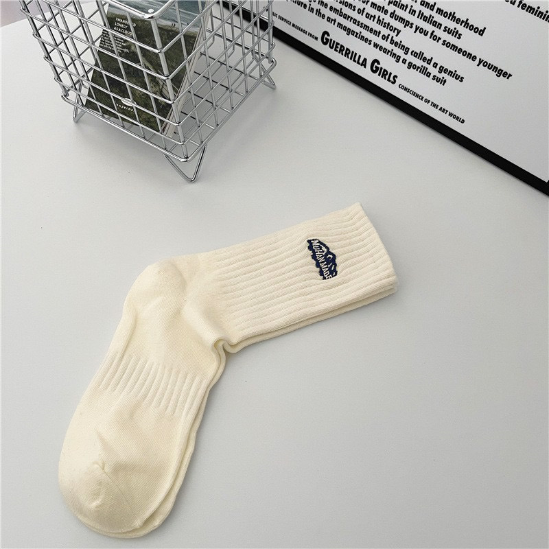 Snow Mountain marca de moda estilo japonés todos los partidos de los hombres y las mujeres de la misma media pantorrilla calcetines de longitud ins línea gruesa Red moda pareja calcetines Otoño e Invierno