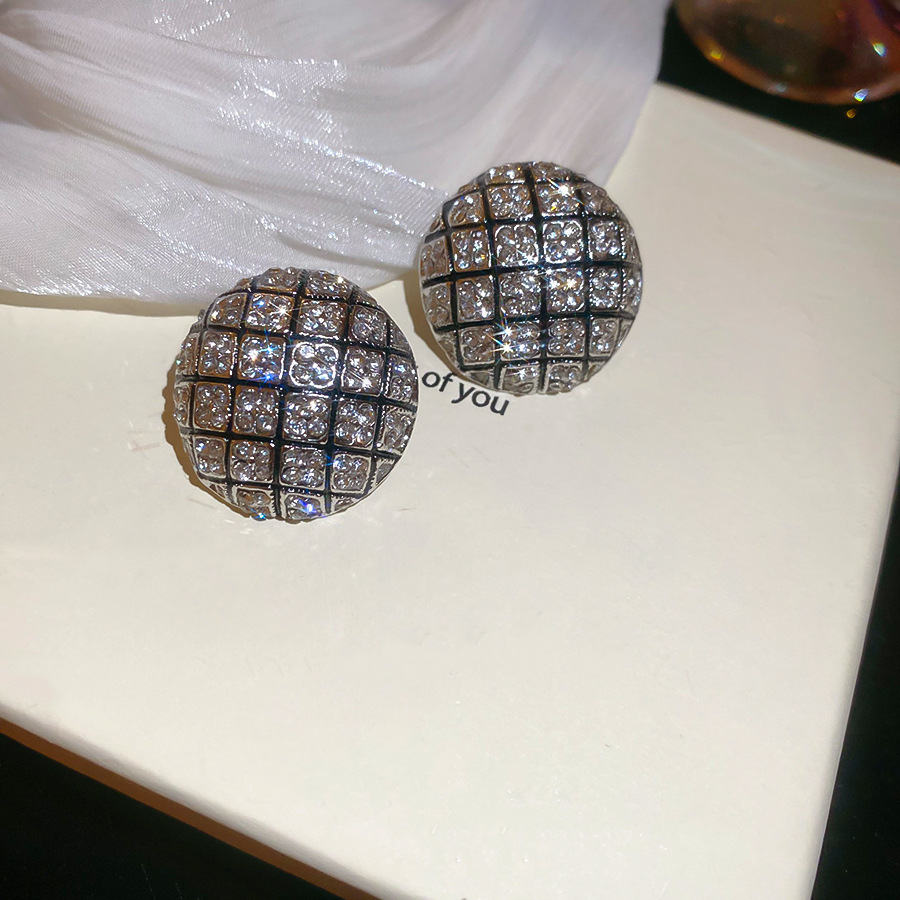 Pendientes de suministro de mercado nocturno de agujas de plata Pendientes de moda coreana en vivo Pendientes de estilo caliente Pendientes de lujo ligero Mujeres de alta gama