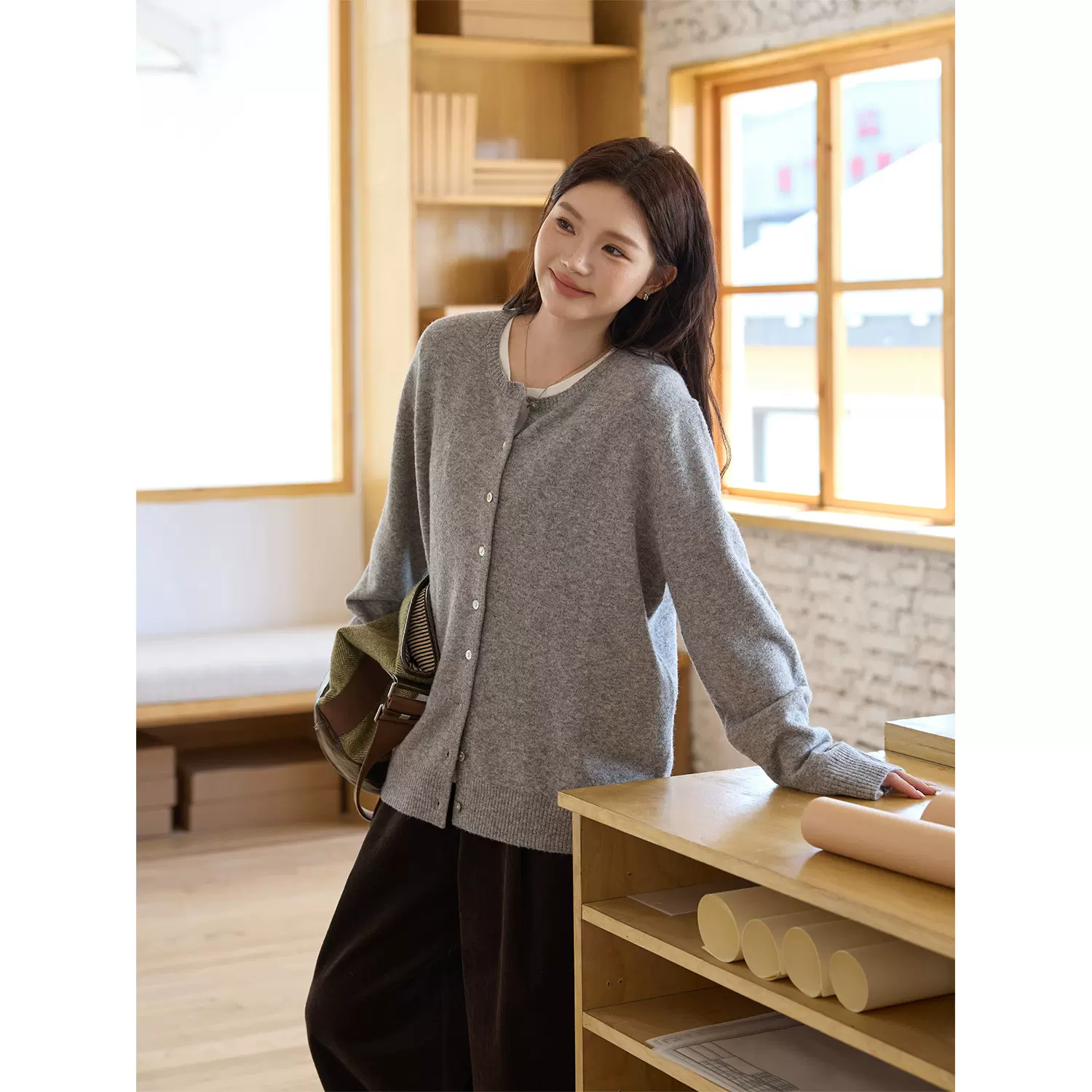 大码女装长袖气质慵懒软糯针织小开衫女宽松纯色百搭圆领薄款外套