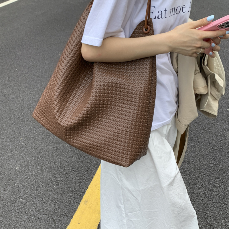 流行潮流大容量托特包包女轻奢复古设计感时尚单肩包上班通勤包包|undefined