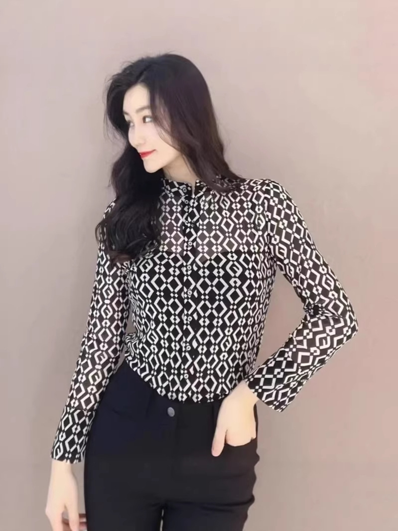 Áo thun nữ dài tay cổ cao họa tiết kim cương co giãn — đen
