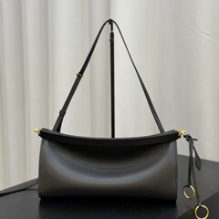 25 新しい Ala*a 本革クロスボディバッグレディースファッション多用途牛革クリップデザイン凹面形状ポータブルショルダーバッグ