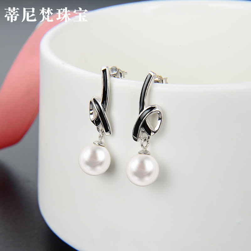 Pendientes de accesorios populares de estilo simple de mujer estilo japonés y coreano s925 pendientes de perlas de plata pendientes de joyería de moda al por mayor