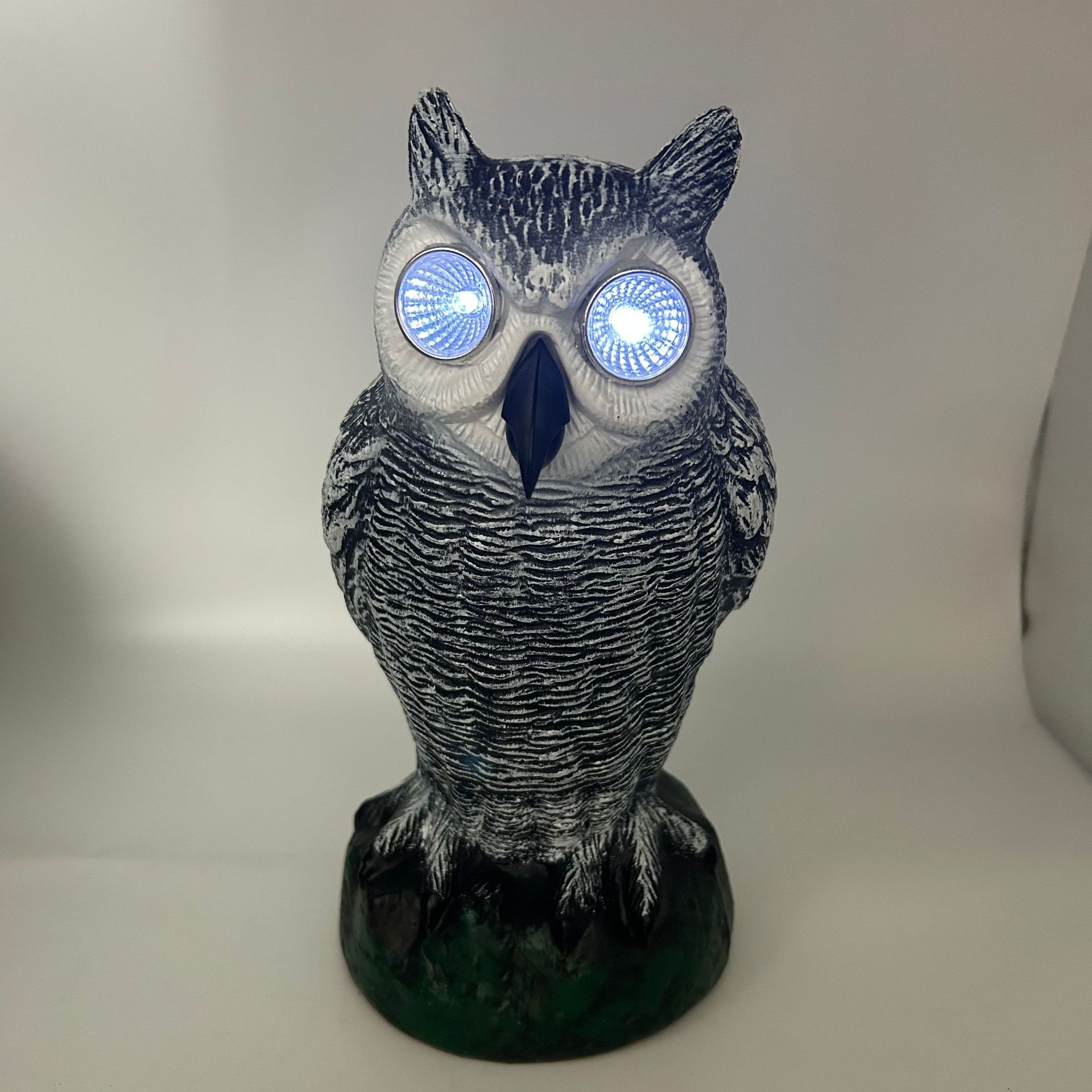 Owl de simulación transfronteriza, ojos solares, adornos de plástico brillantes, patio, granja, jardín, repelente de ratas, pájaros asustados