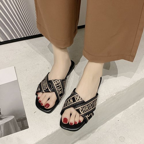 Export large size 42 hot network sandals women's wear  summer new European and American fashion one-word flat bottom sandals 41
