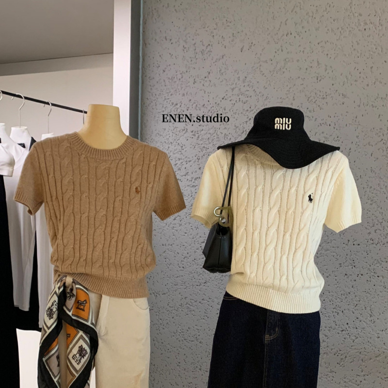 ENEN11250 Guangzhou Thirteen Rows Women's 2026 Autumn Relaxed Fit Round Neck Embroidered Short Sleeve Knit Top ENEN11250 Guangzhou Thirteen Rows Women's 2026 Autumn Relaxed Fit Round Neck Embroidered Short Sleeve Knit Top
