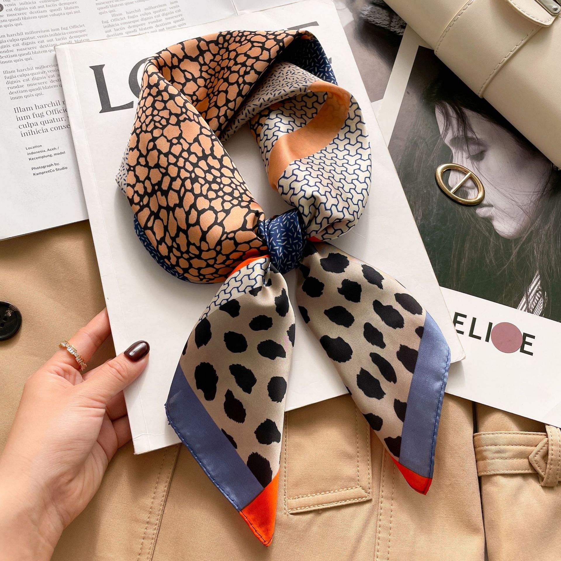 블루 에지 화이트 레오파드 무늬