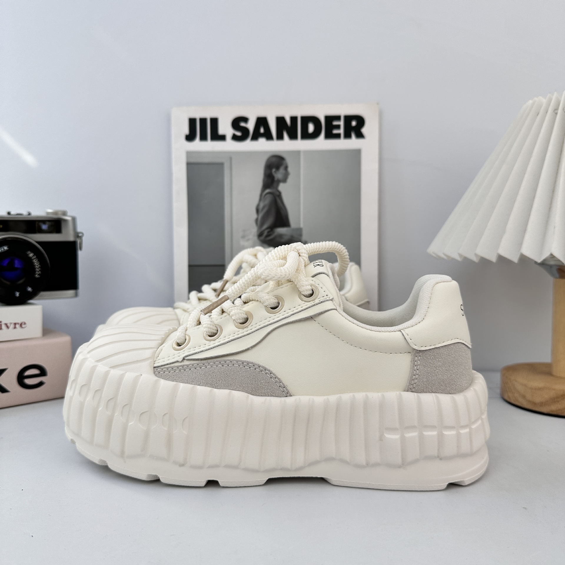 Zapatos blancos de suela gruesa para mujeres 2025, nuevos nichos de nicho, faldas, zapatos casuales, zapatos deportivos de moda