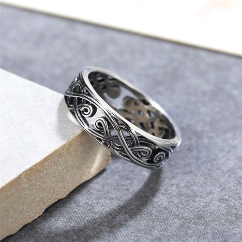 R0972-NK02 Wholesale Fashion Accessories: Stylish Retro Hollow-Design Men's Titanium Steel Ring