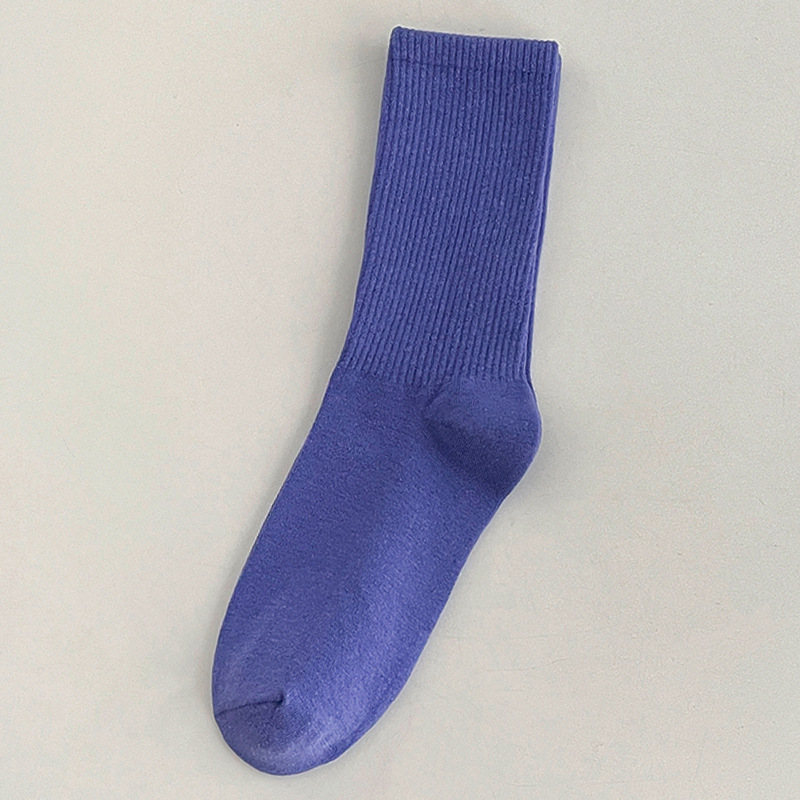 色の靴下の子供の中の筒の靴下のinsの潮の春秋の薄い金のキャンディーの色の秋冬の綿の質のバラの赤い純色のストッキングの靴下