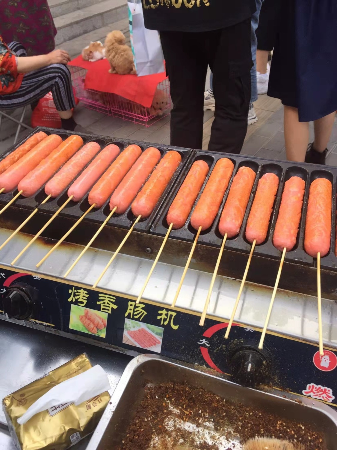 虾肉肠｜烤肠｜武汉美食静物拍摄｜酒店菜谱菜品拍摄_迪芃摄影-站酷ZCOOL