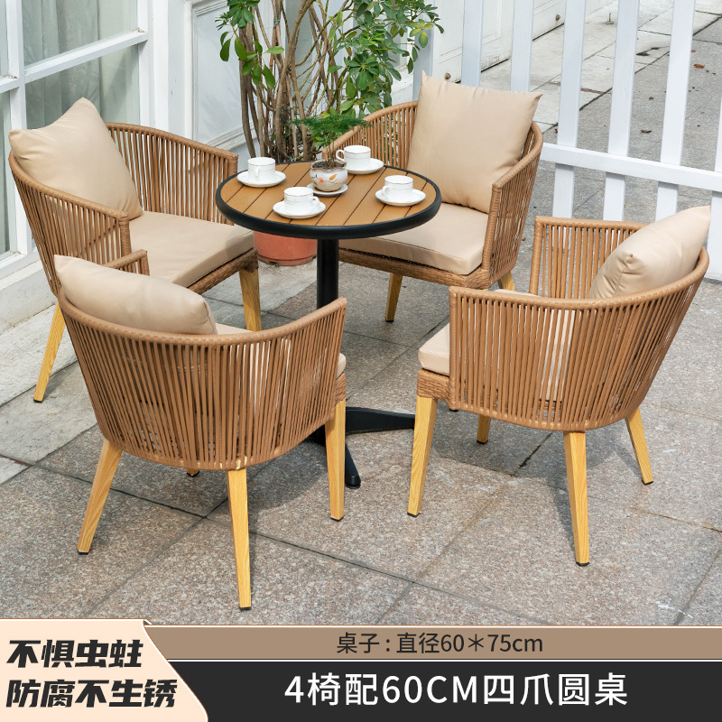 4 sillas con mesa redonda de cuatro garras de 60cm