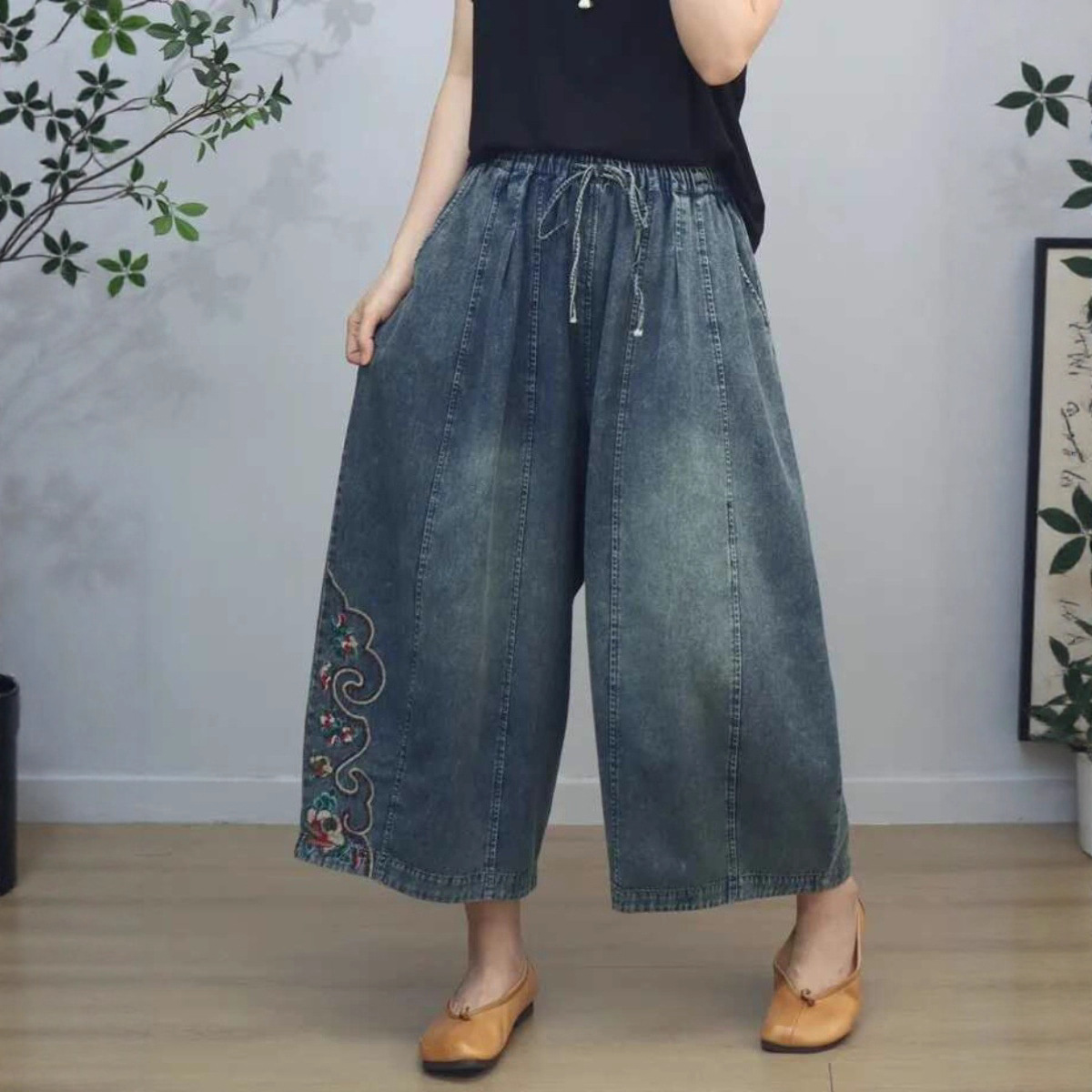 New Autumn Embroidered Denim Wide-Leg Pants for Women, Elastic Waist, Versatile, Loose, Slimming, Retro Casual Cropped Pants for Women