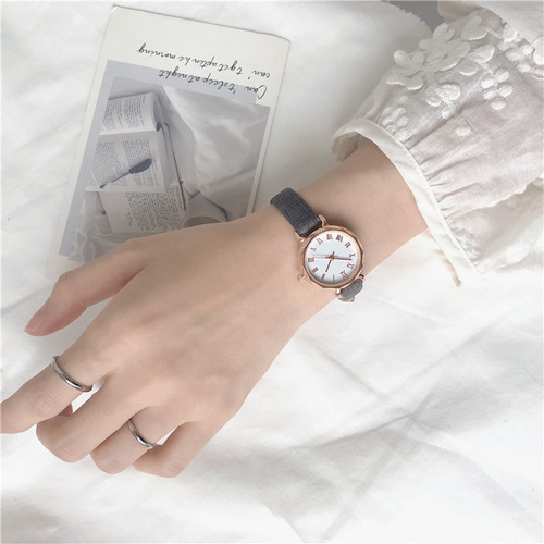 New Women's Autumn Fashion Easy-to-Wear Minimalist Niche Watch for Students Leisure Small Dial Diamond Academic Style