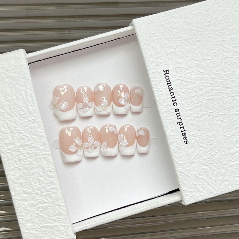 Handmade Nails, High-End French Hand-Painted Lilies, Accessible Luxury, Gentleness and Sweetness, Ins Whitening, Removable Nail Art Stickers