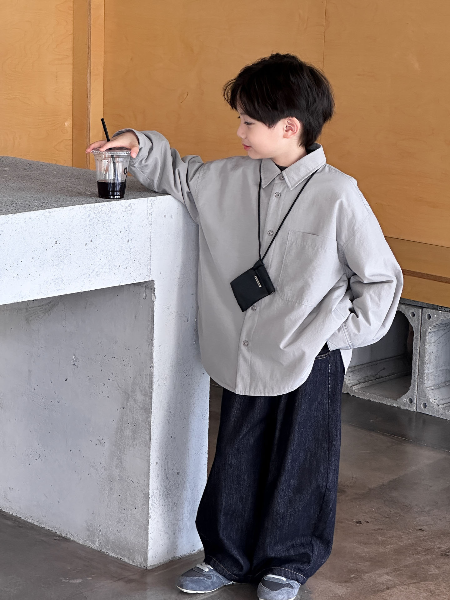 McCarthy ropa infantil para niños camisas de algodón engrosadas otoño / invierno 2025 nuevo tipo de ropa de invierno de moda para niños de tamaño medio