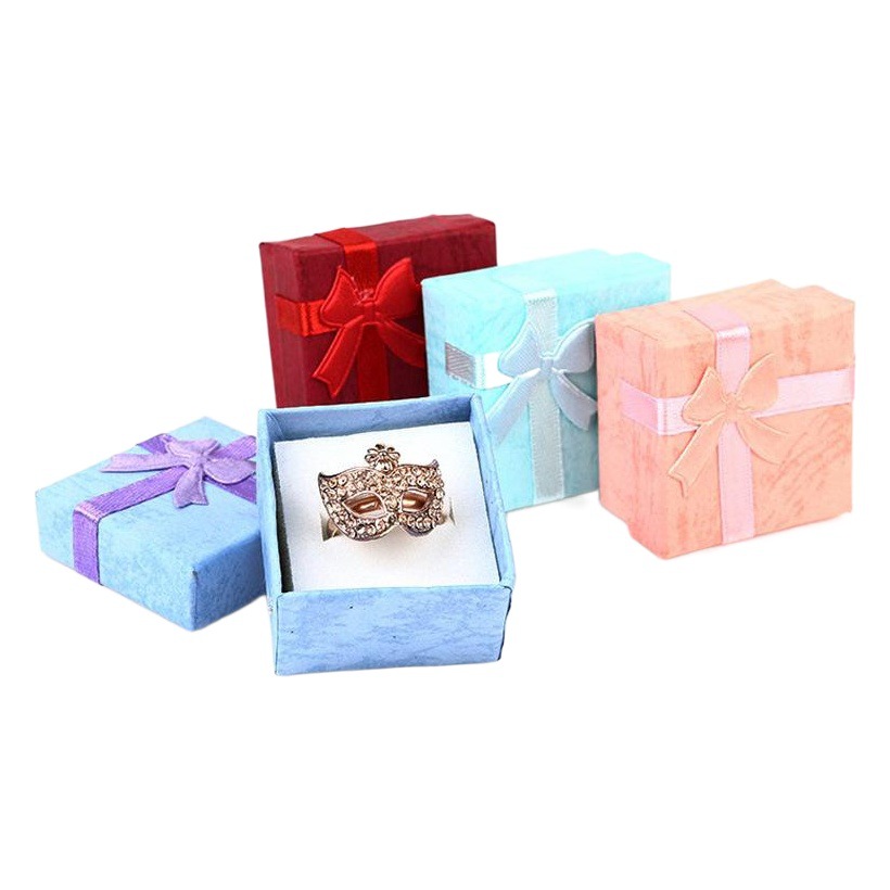 2022 nueva caja de anillo de color caramelo al por mayor creativo 4x4 pequeña joyería caja de regalo arco caja de joyería