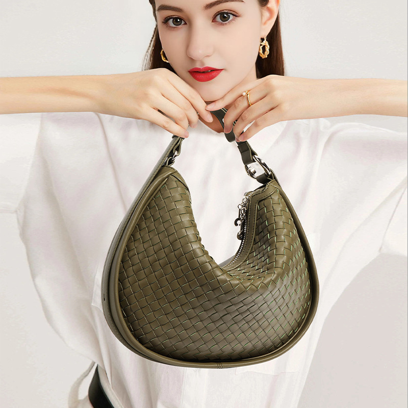 Underarm Crescent Bag Genuine Leather Large Capacity Shoulder Bag For Women Professional Commuter Hand-Woven Handbag