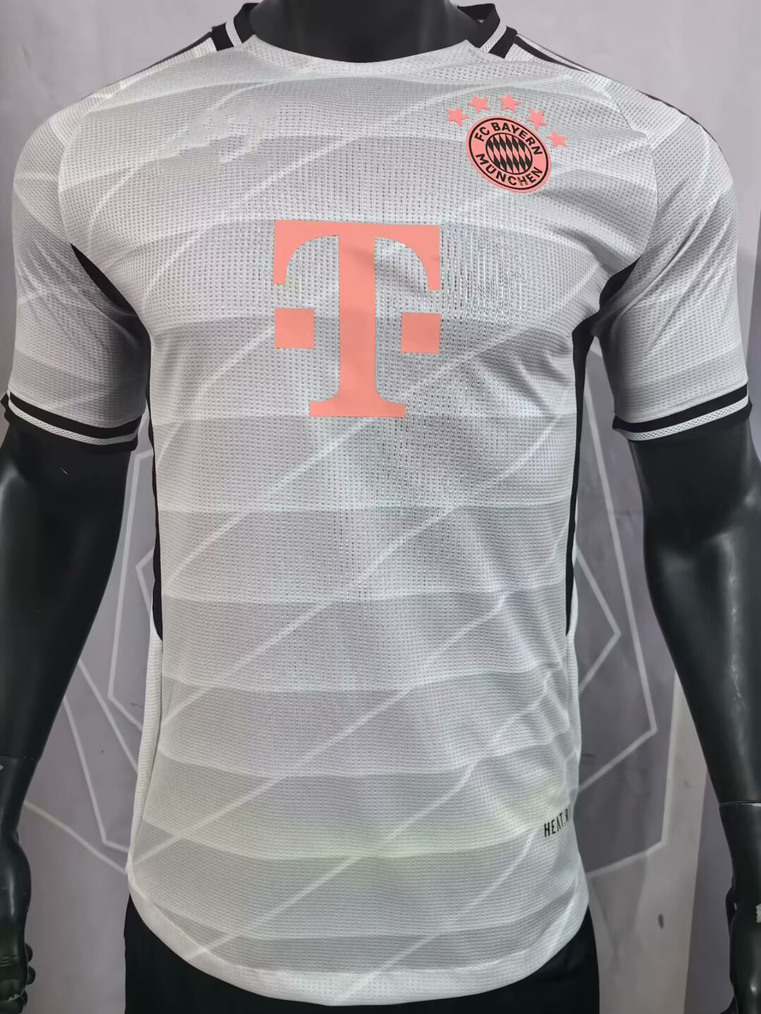 2526 versión del jugador-Bayern fuera