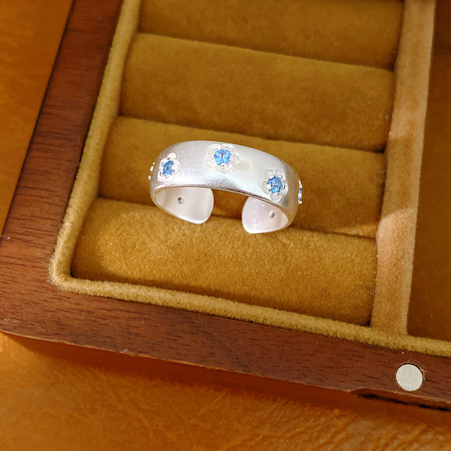 Flores de piedra de silicio dibujadas aretes redondos personales simples pendientes de temperamento ligero lujo conjunto de joyería de alta calidad al por mayor