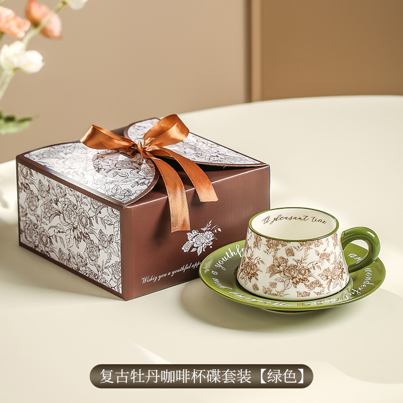 Tazas de café retro americanas y platos parejas de alto valor de cara taza de café popular en línea taza de menú de la tarde para mujeres personales