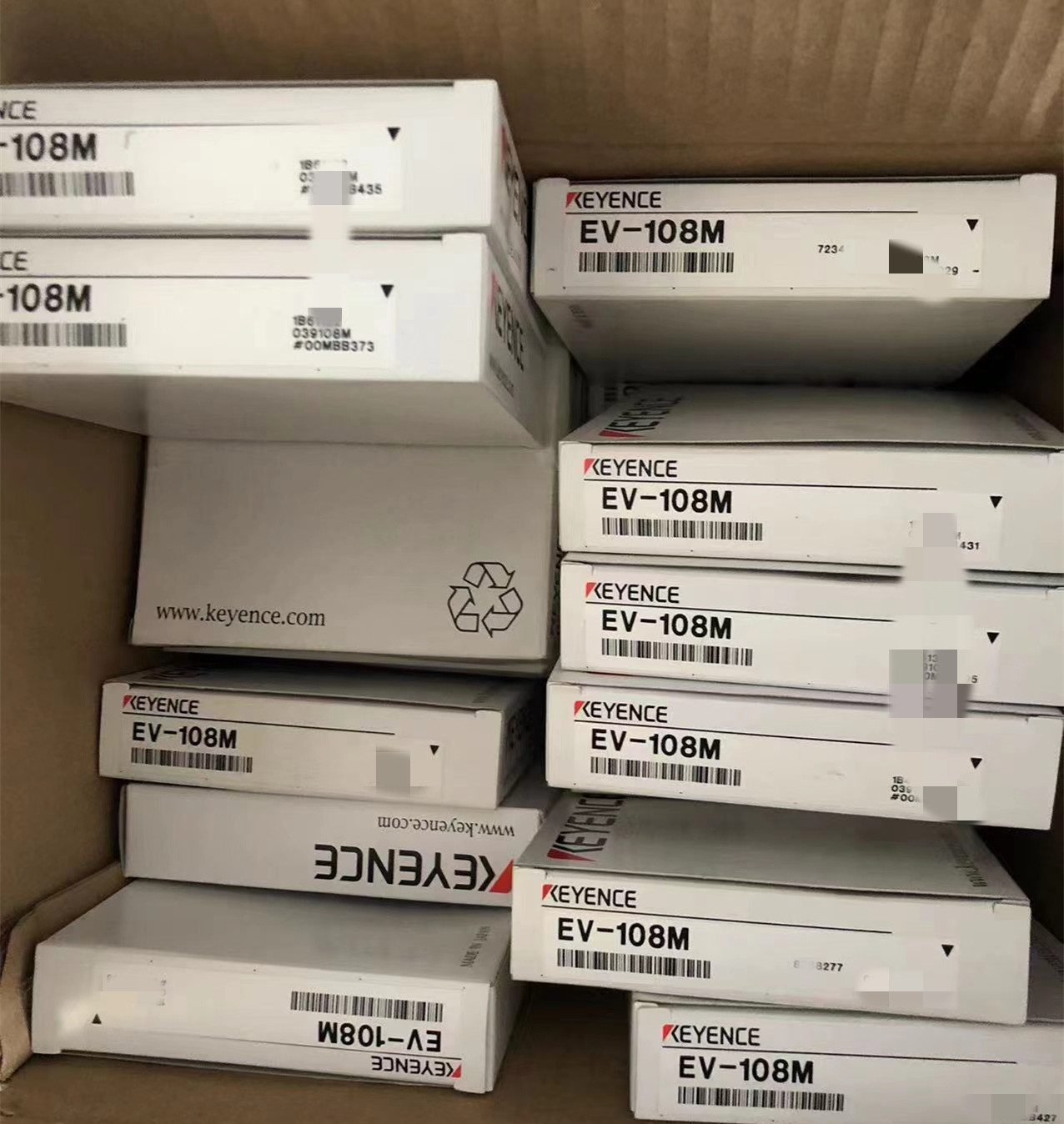 基恩士KEYENCE接近开关传感器EV-108M全新原包装实物拍摄