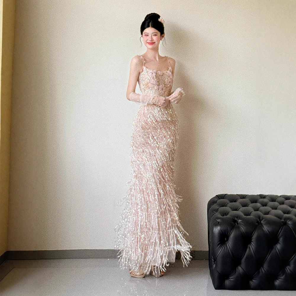 Đầm dạ hội maxi không dây thiết kế tua rua, phù hợp dự tiệc cưới và dẫn chương trình — Màu sắc hình ảnh