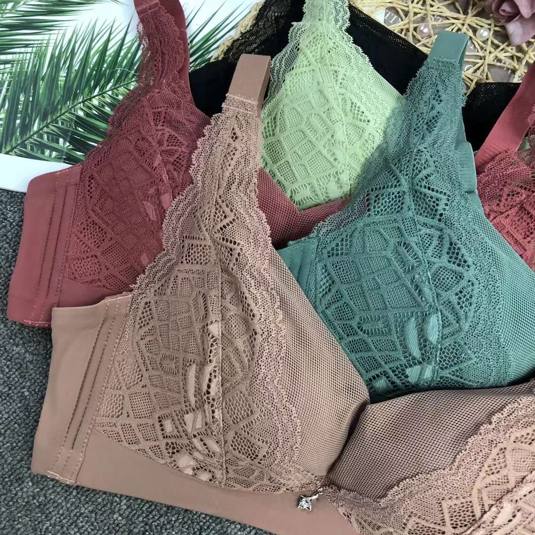 Nueva colección de pecho push-up ajustable de tres pechos cómoda sin costura inalámbrica superior delgada inferior ropa interior gruesa sujetador de las mujeres