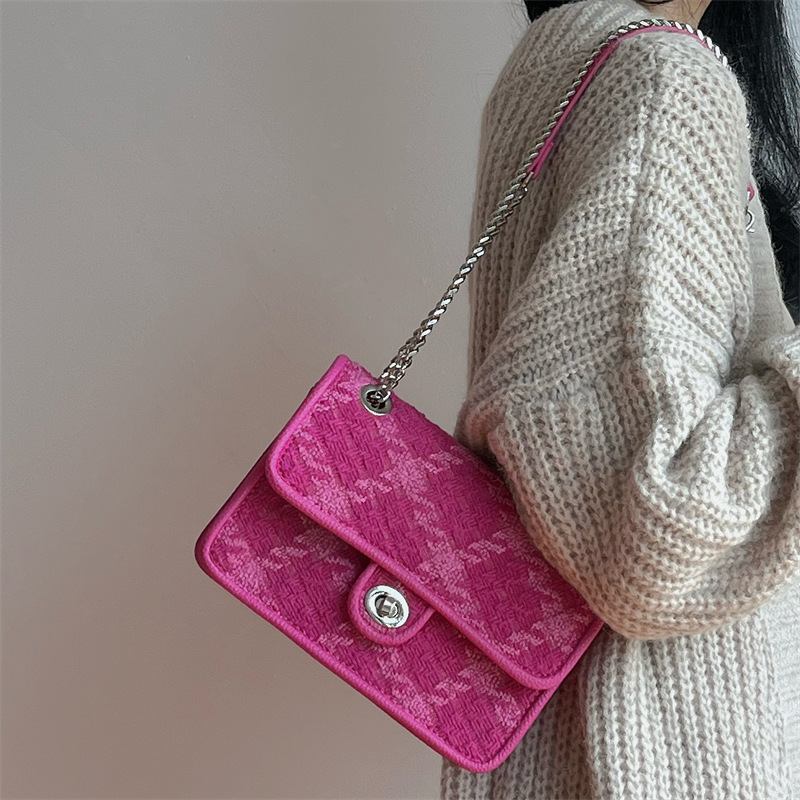 Niche Design Autumn And Winter New High-end Lock Woolen Rhombus Pattern chain small square bag one-shoulder Messenger handbag_voghion.com