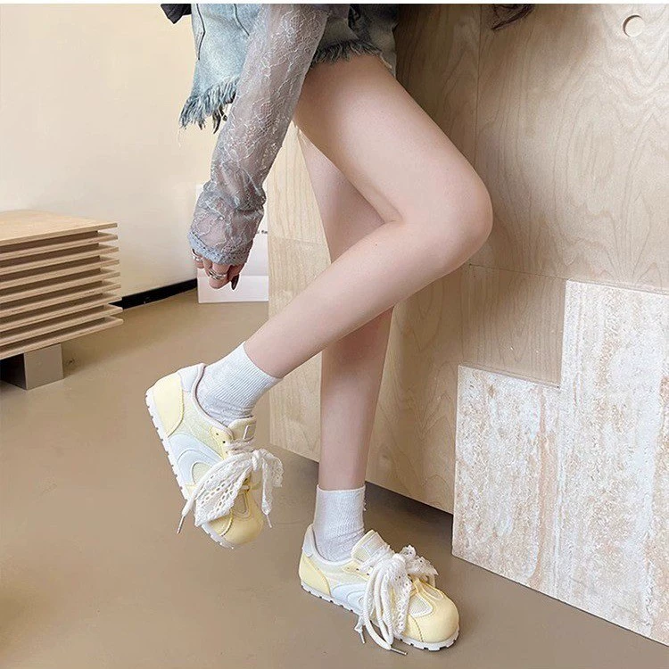 Ретро-шикарные женские кроссовки с цветными блоками, на толстой подошве, повседневные, для тренировок, весна-лето 2025, новая модель, спортивные, белые.