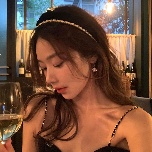 S925 Silver Needles Light Luxury Versatile Geometric Pearl Earrings for Women Unique Design High-end Camellia Flower Pendant Earrings