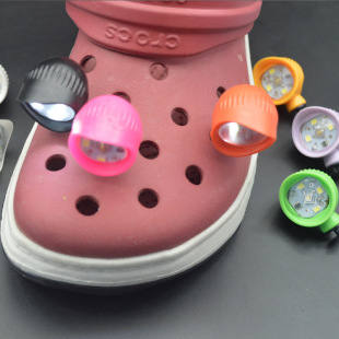 Headlights for Croc����Ь���Ь����������ɲ�ж¶�I��ʾЬ��