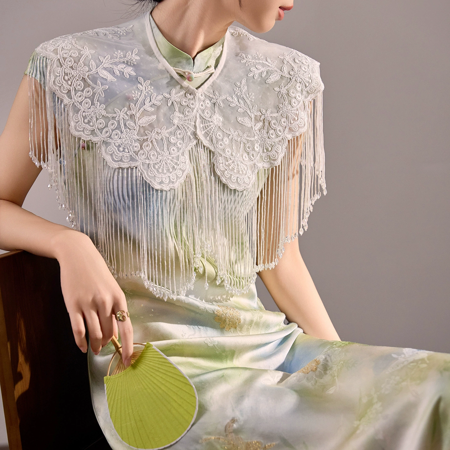 Элитная вышитая шаль с кисточками в национальном стиле для женщин, новый китайский стиль, элегантное и универсальное пальто-шаль N4092.